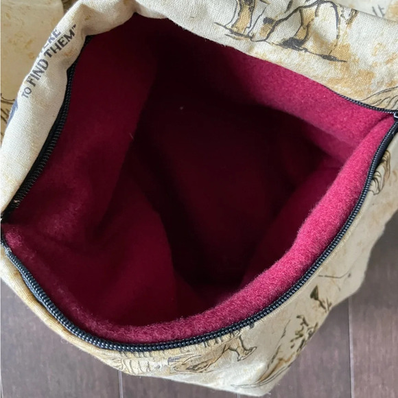 Fantastic Beasts Small Animal Scarf Carrier with Ventilation Holes and  Zipper - Picture 3 of 7